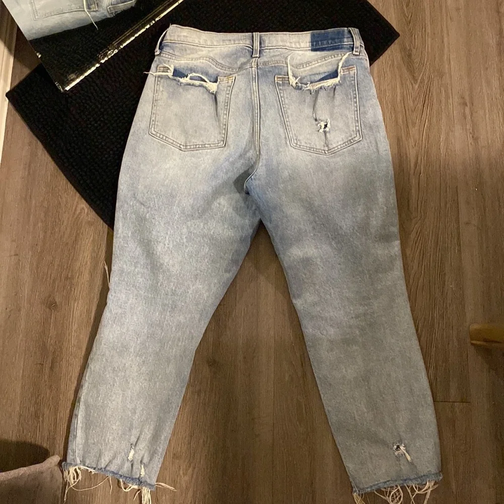 Abercrombie & Fitch Mid Rise Boyfriend Jeans - Picture 6 of 9